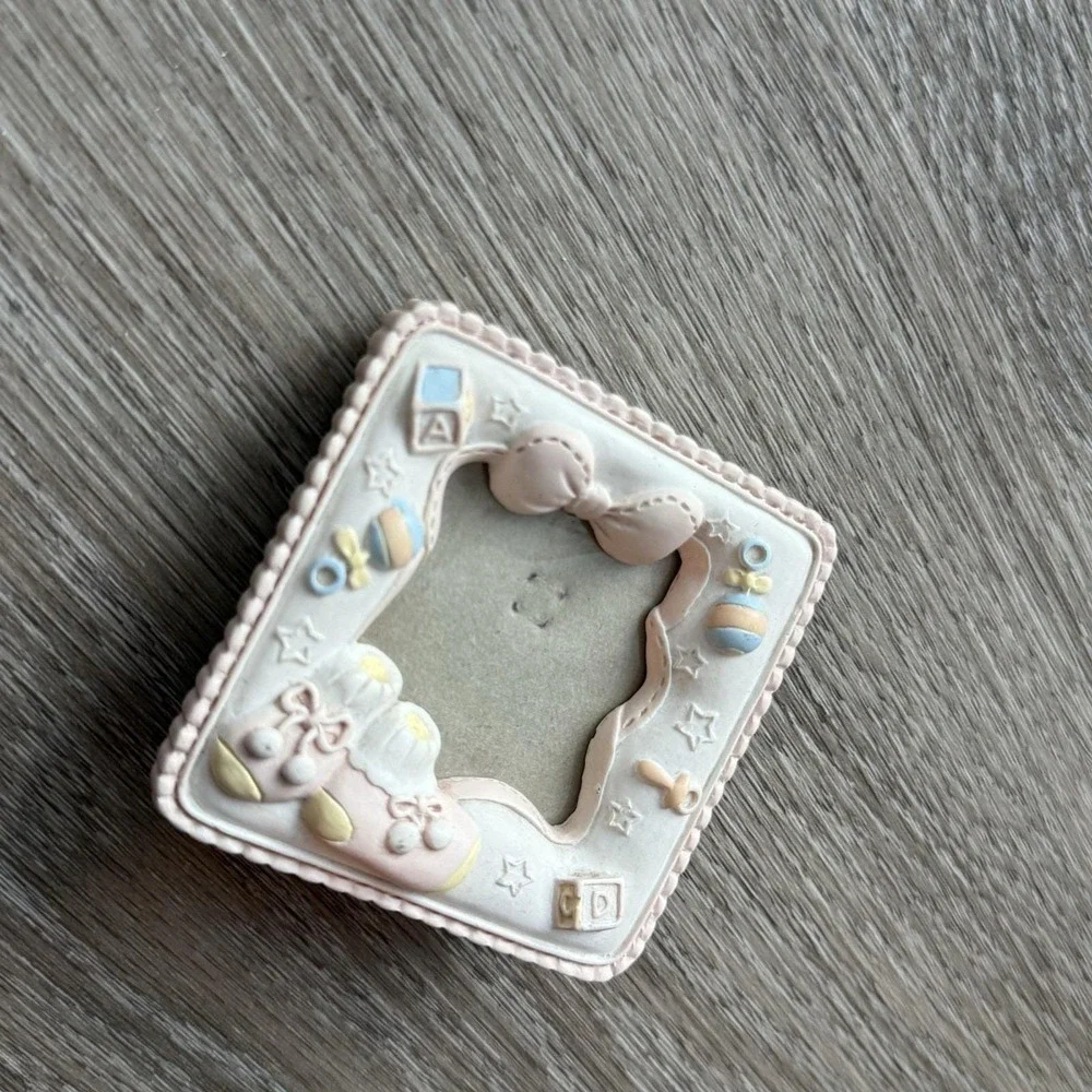 Vintage Baby Girl‎ Nursery Mini 3D Picture Frame Pink Resin Bow Booties 1.5x1.5